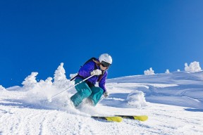开云网站-国际热身赛国足爆冷 球迷呼吁加强防守，国足热身赛大胜